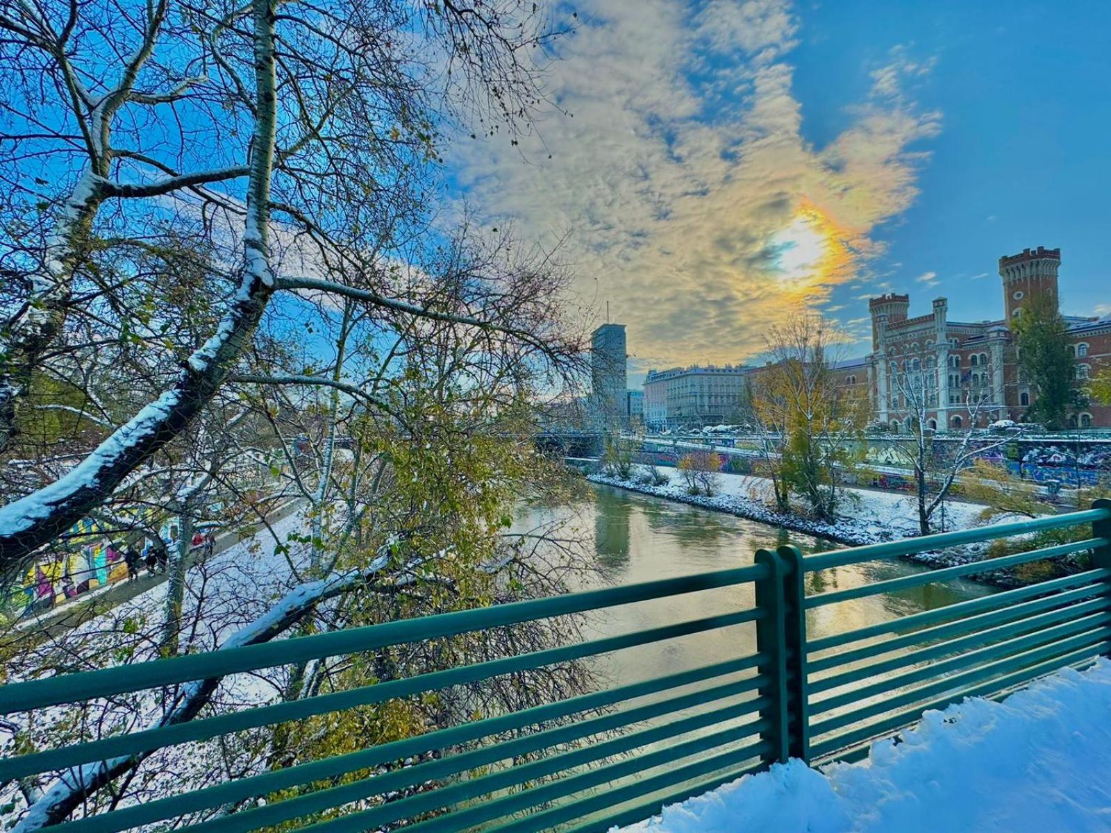 AR Living Vienna Apartments & Suites