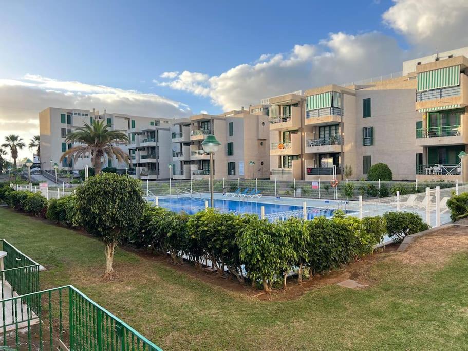 Hotel New Modern & Centrally-located Apartment