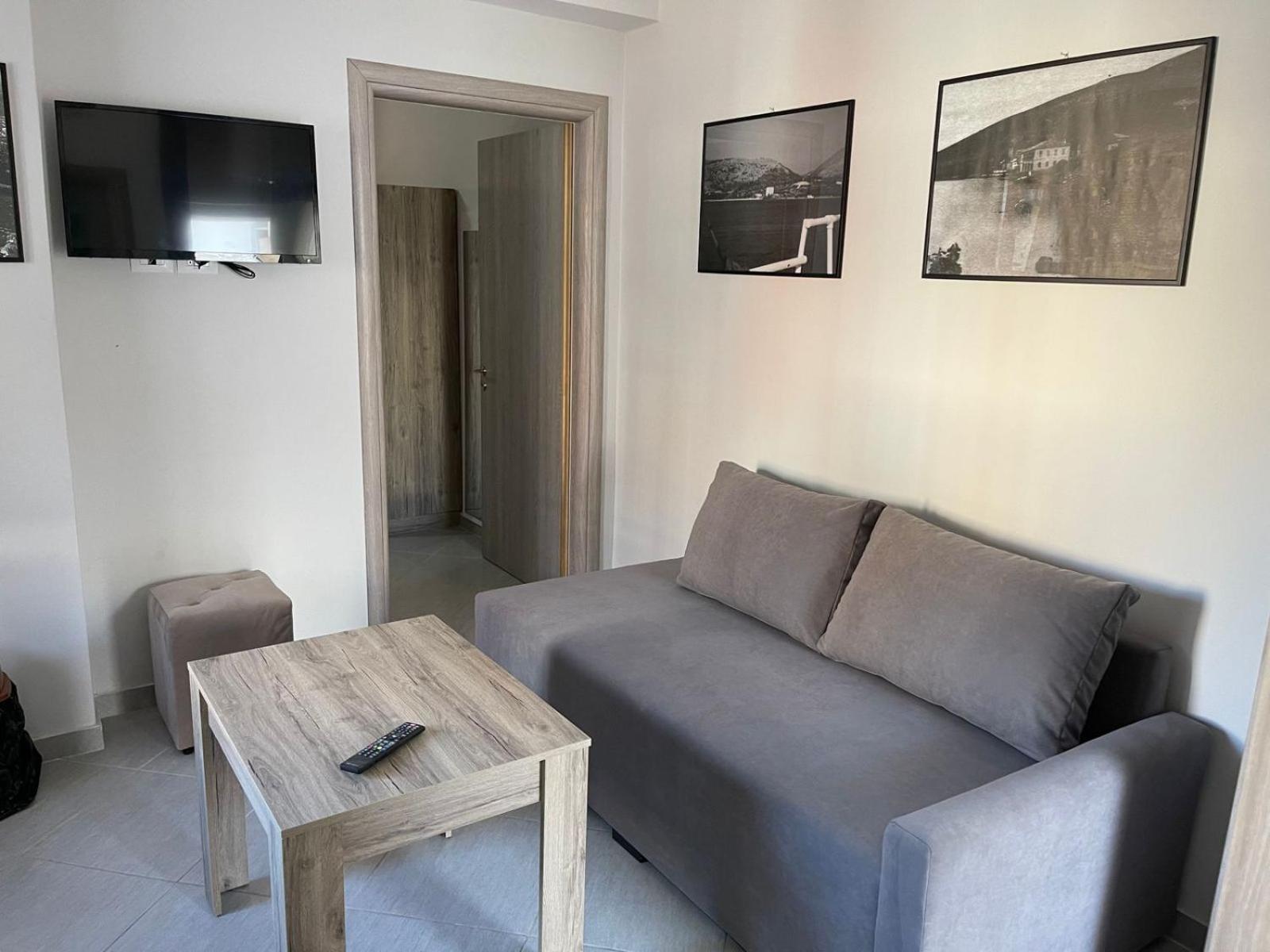 Onis Apartments