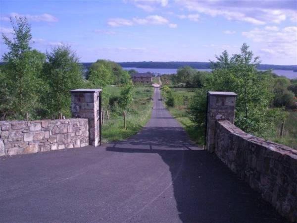 On Lakeshore with Horses, Jetty & Games Room view 3