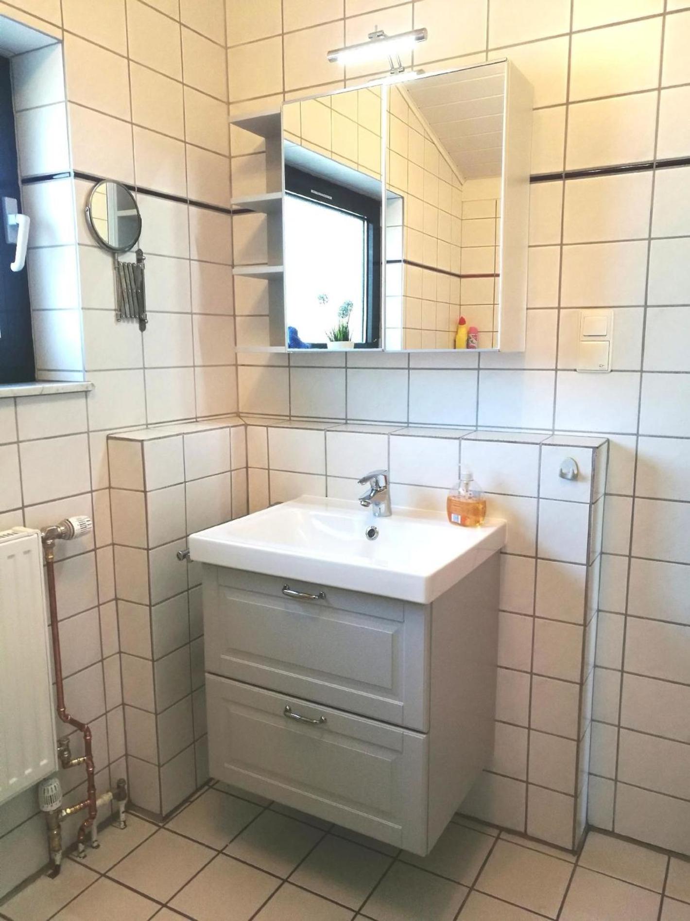 Nurdachhaus mit Anbau und großer überdachter Terrasse