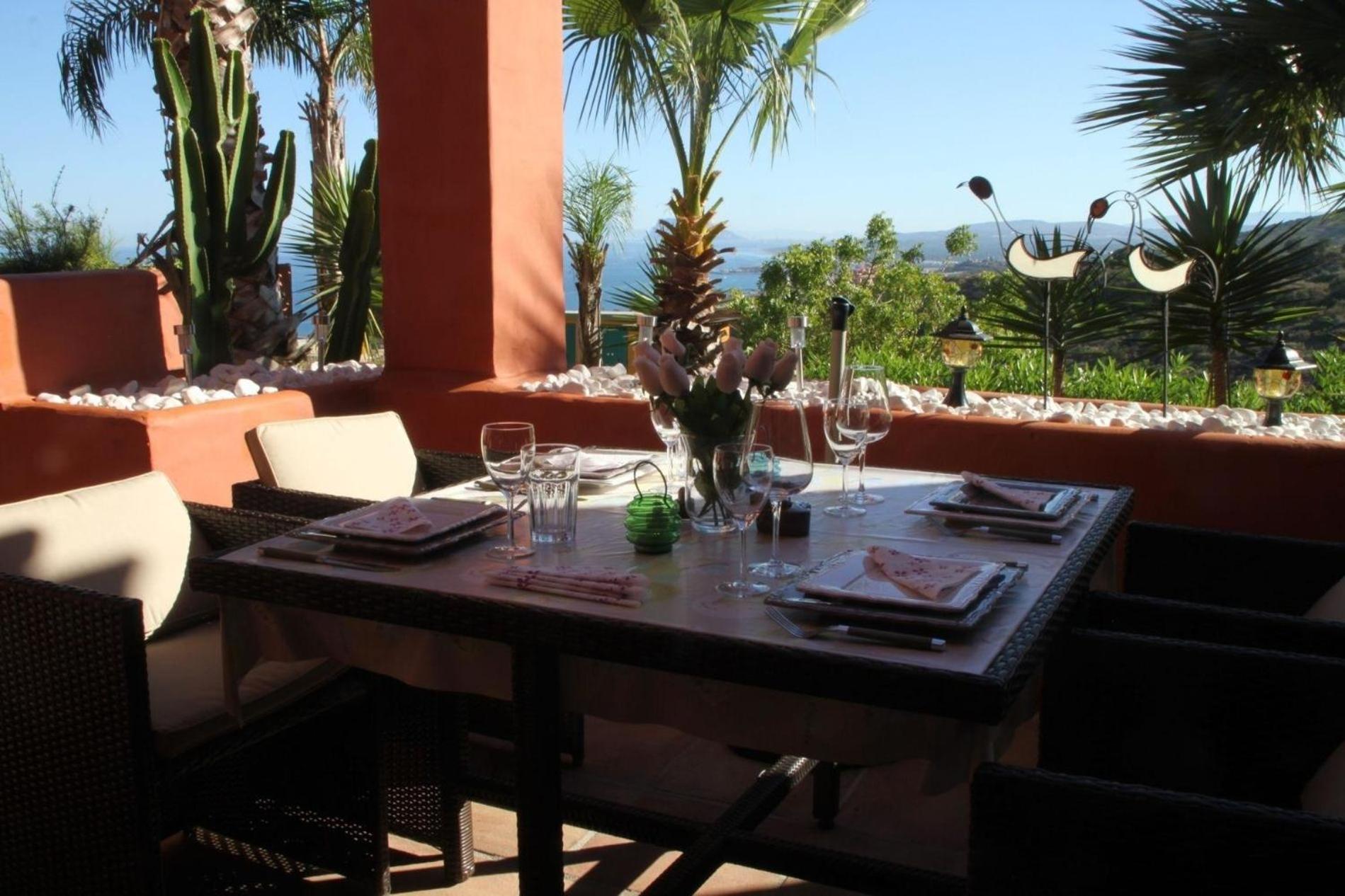 Costa del Sol Architektenhaus mit Meerblick 5 Personen am Pool Nähe Marbella Estepona Sotogrande