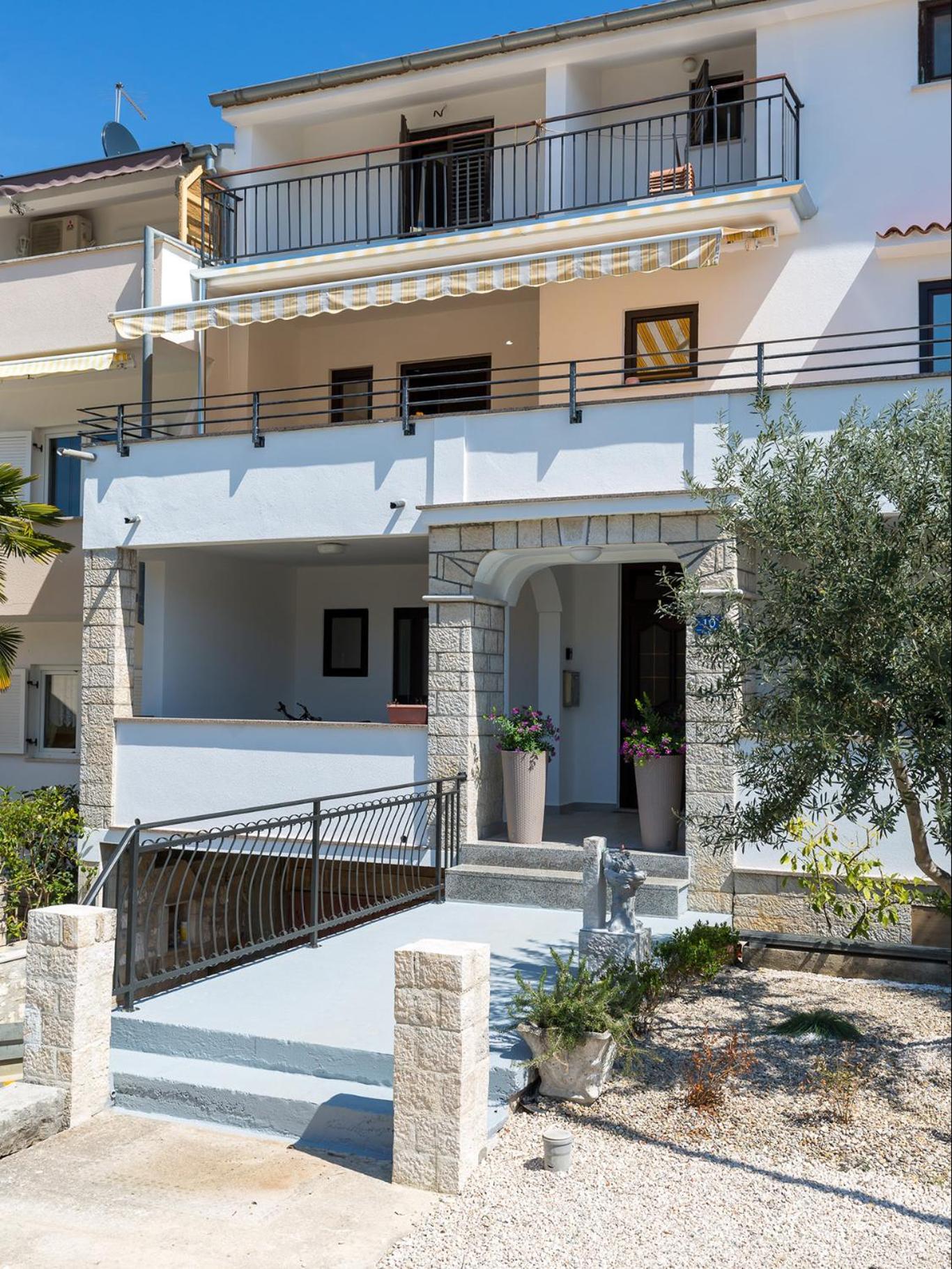 Marisan Seaview Apartment