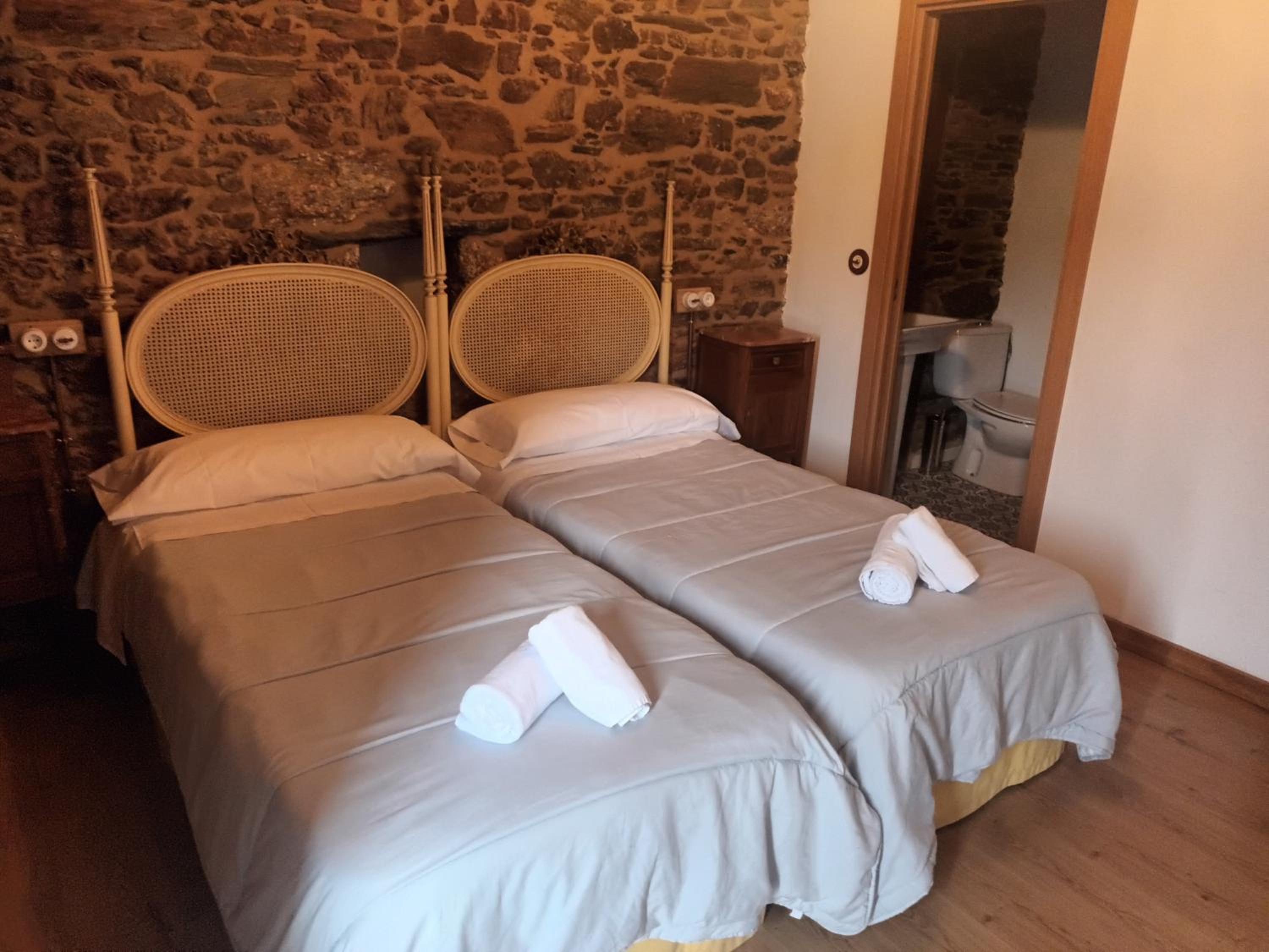VILA PEREGRINA-taxi gratis