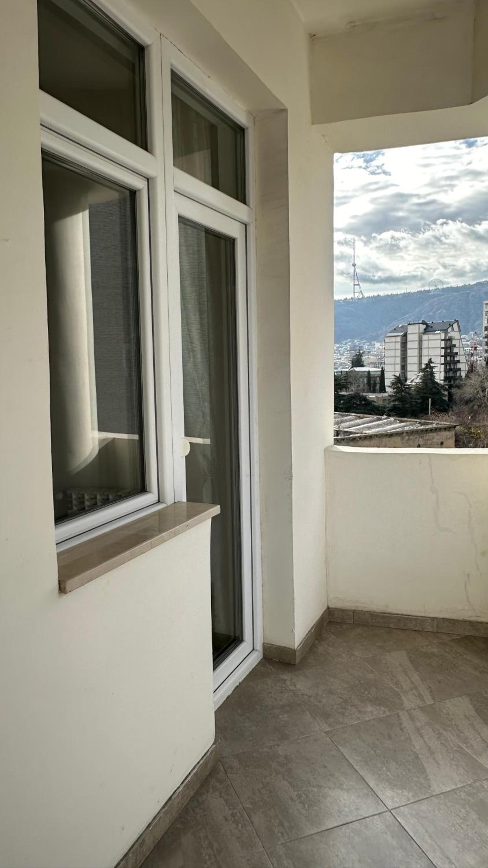 Spacious Apartment by the Kura River with Great Views view 3
