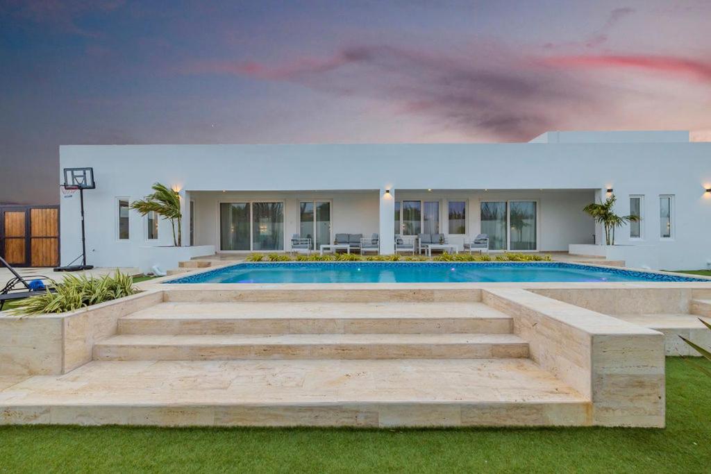 Stunning 6-Bedroom Villa In Aruba