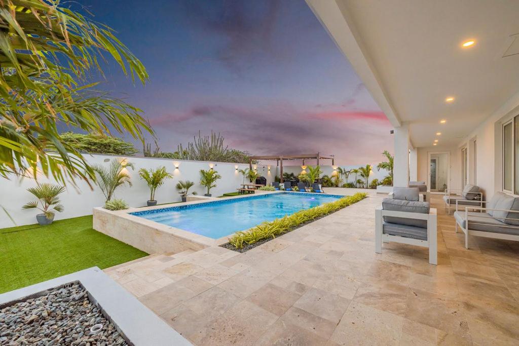 Stunning 6-Bedroom Villa In Aruba