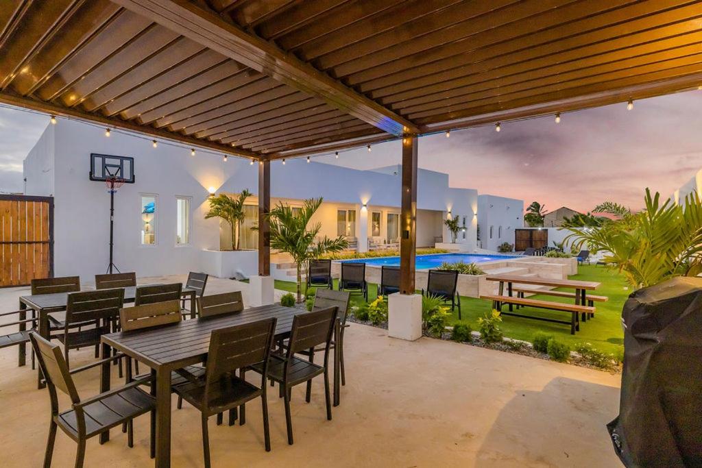 Stunning 6-Bedroom Villa In Aruba