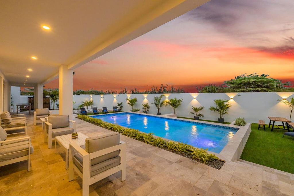 Stunning 6-Bedroom Villa In Aruba