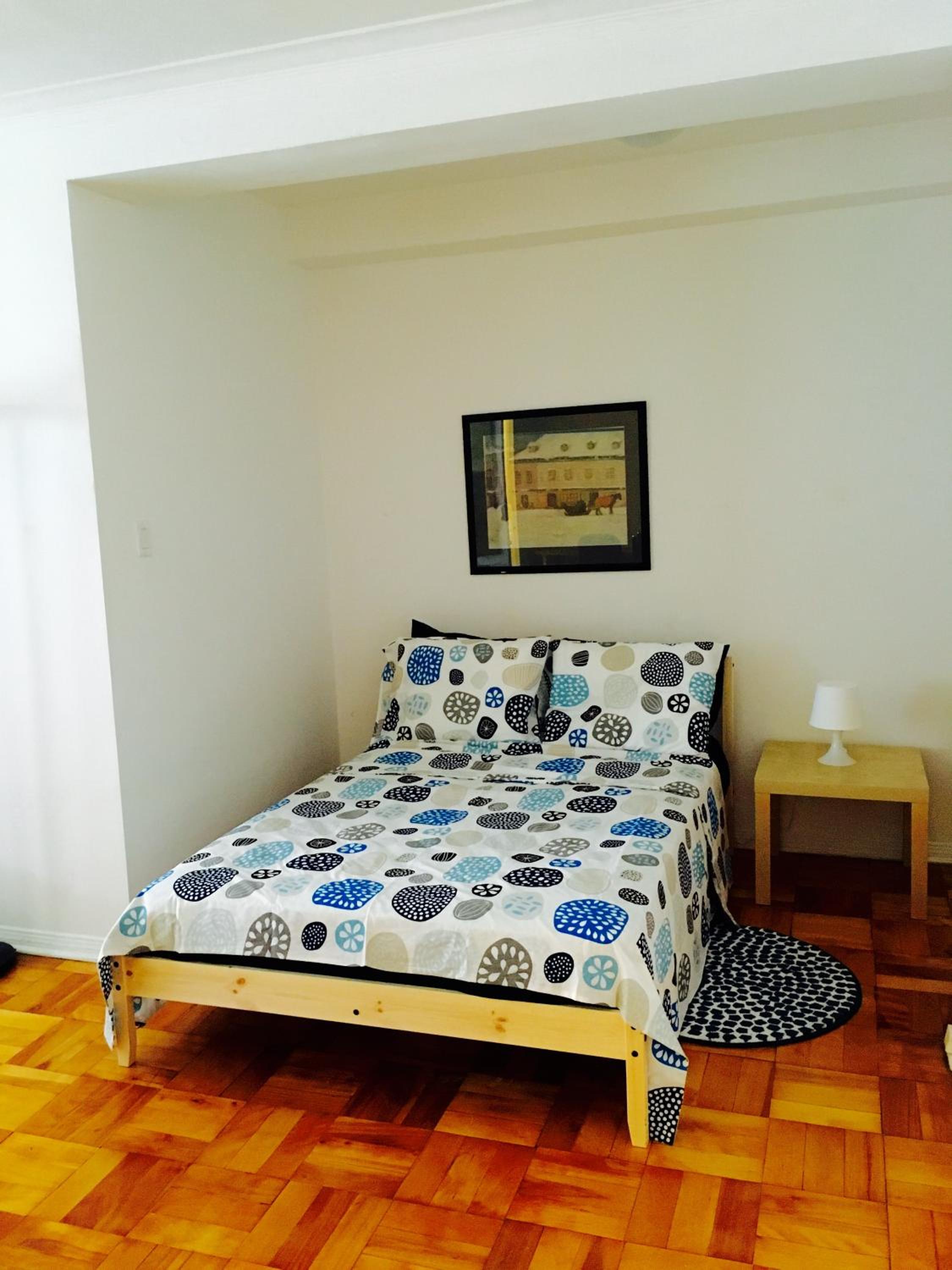 Stylish Montreal Apartment: Comfortable Stay in the Golden Square Mile