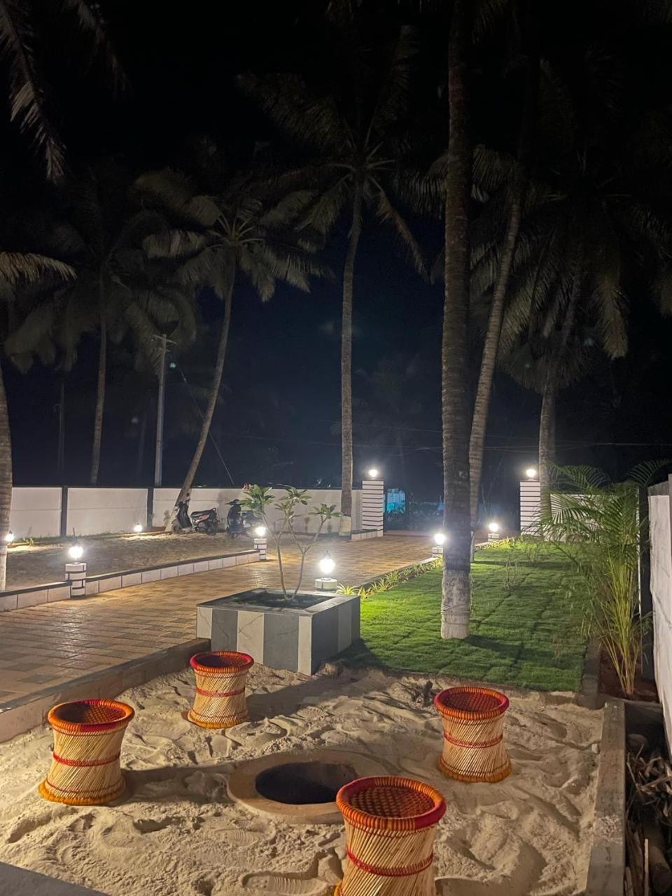Rock n Ocean , Private Beach Stay