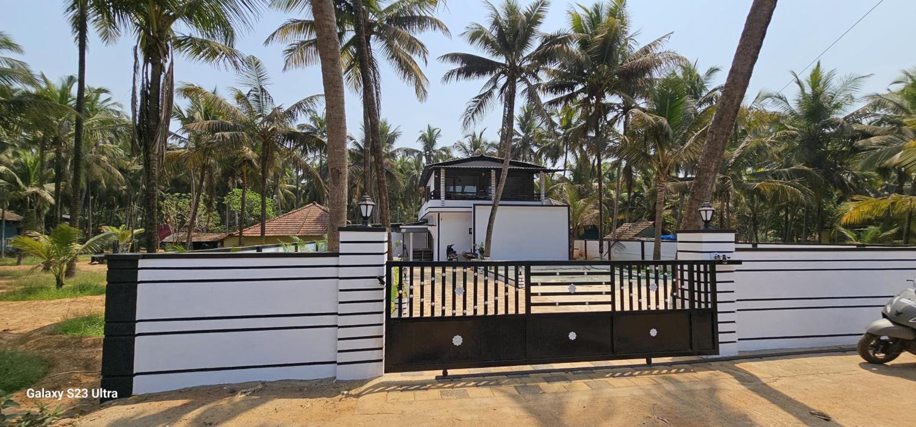 Rock n Ocean , Private Beach Stay