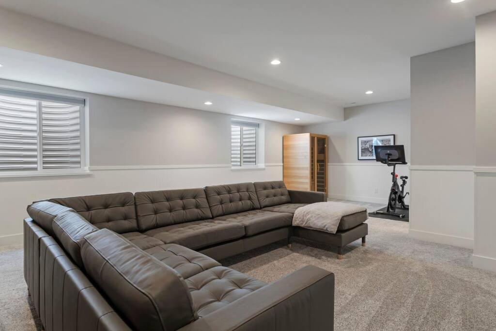 Luxury Home: Monthly Rental House Near Denver