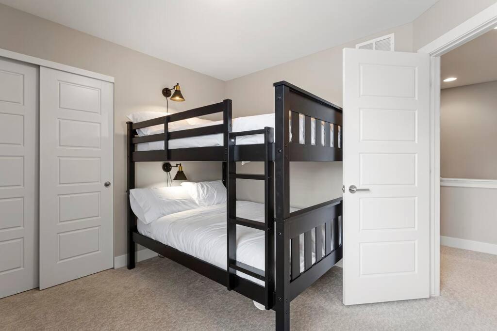 Luxury Home: Monthly Rental House Near Denver