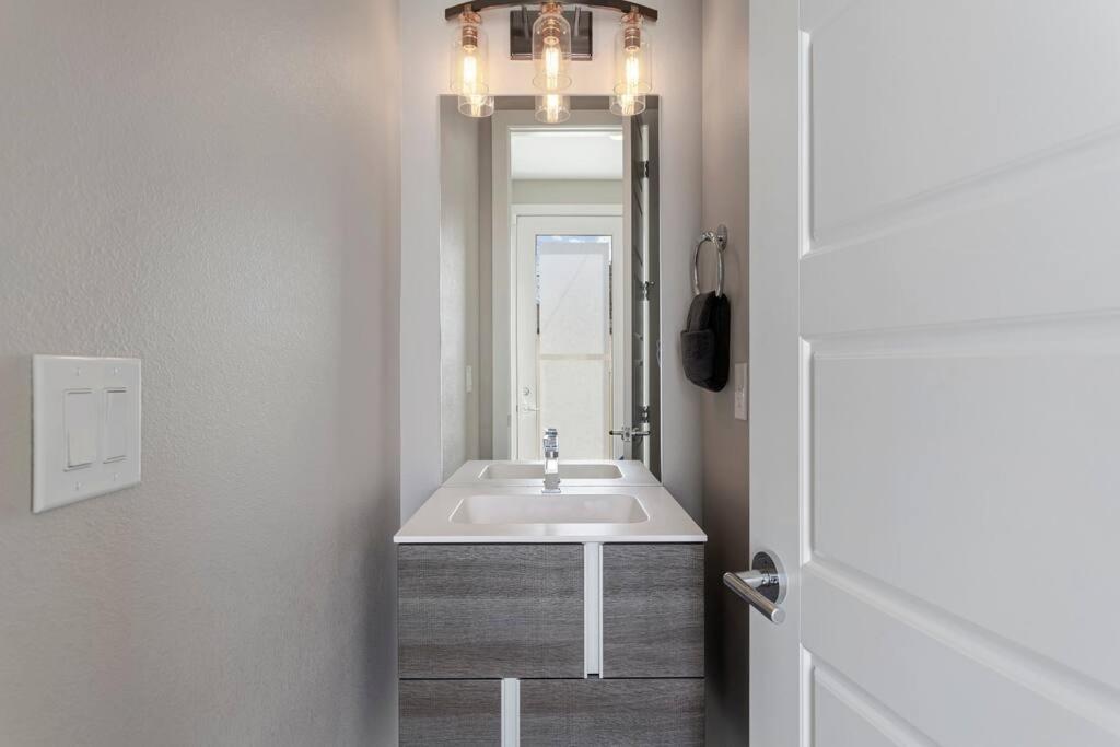 Luxury Home: Monthly Rental House Near Denver