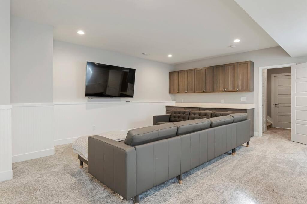 Luxury Home: Monthly Rental House Near Denver