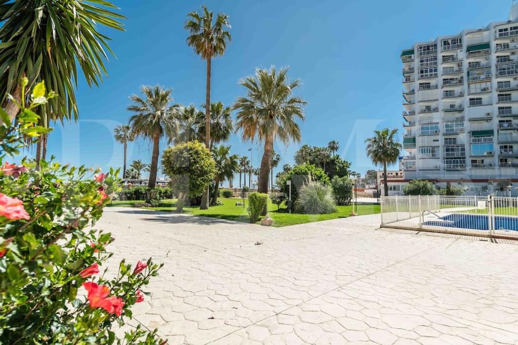 Seaview coastal apartment in Benalmadena by REMS