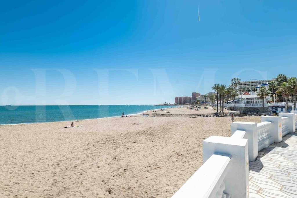 Seaview coastal apartment in Benalmadena by REMS
