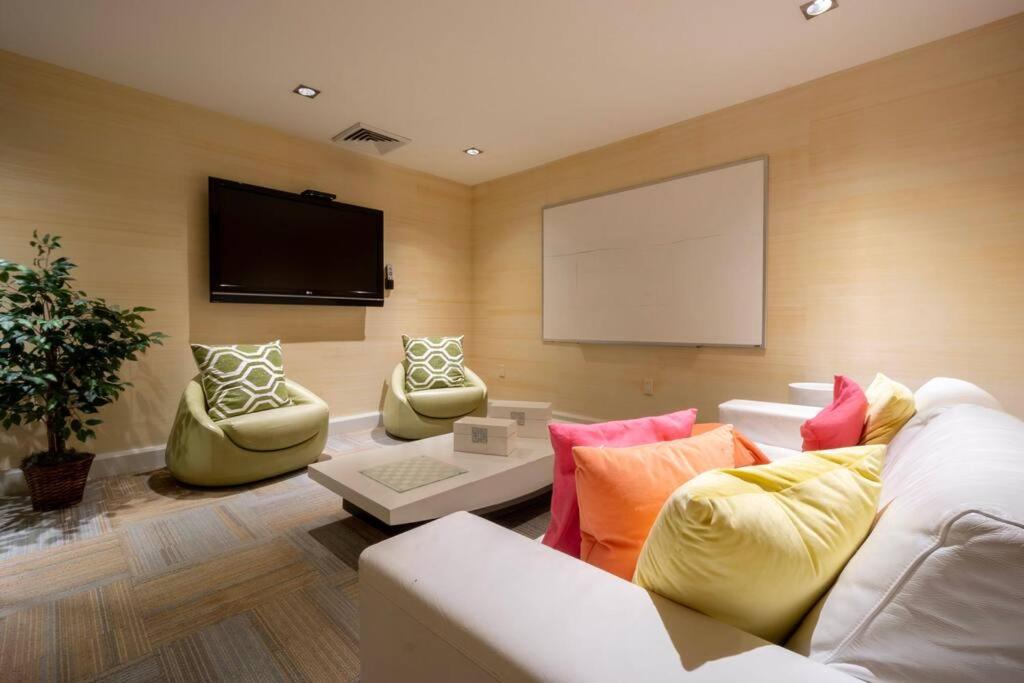 Brickell High Rise Living at its best! w/ Pool Gym