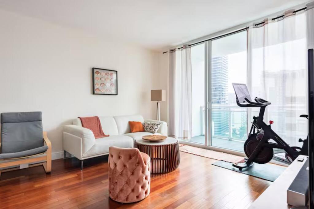 Brickell High Rise Living at its best! w/ Pool Gym
