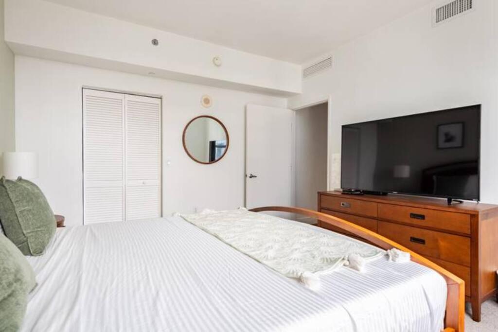 Brickell High Rise Living at its best! w/ Pool Gym