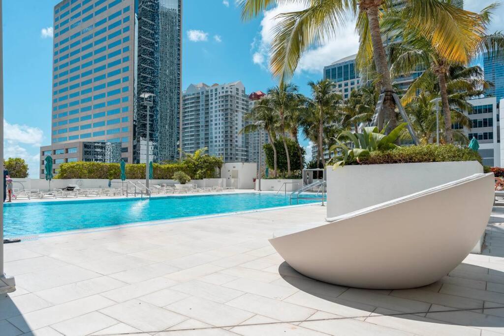 Brickell High Rise Living at its best! w/ Pool Gym