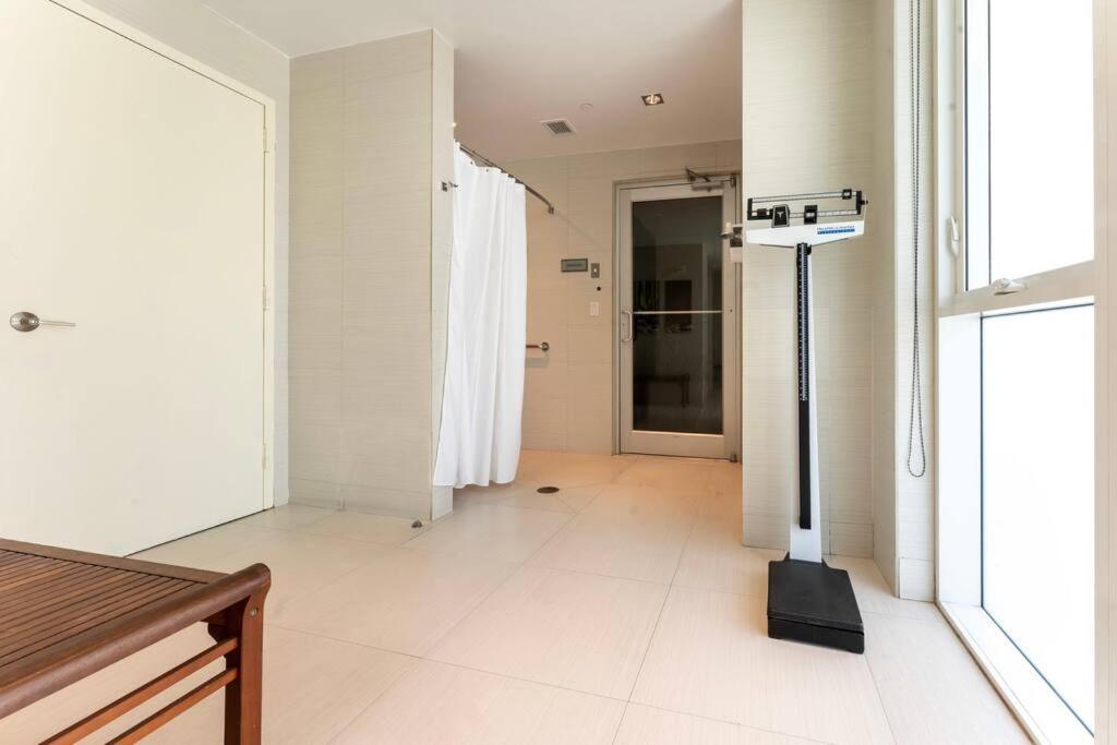 Brickell High Rise Living at its best! w/ Pool Gym