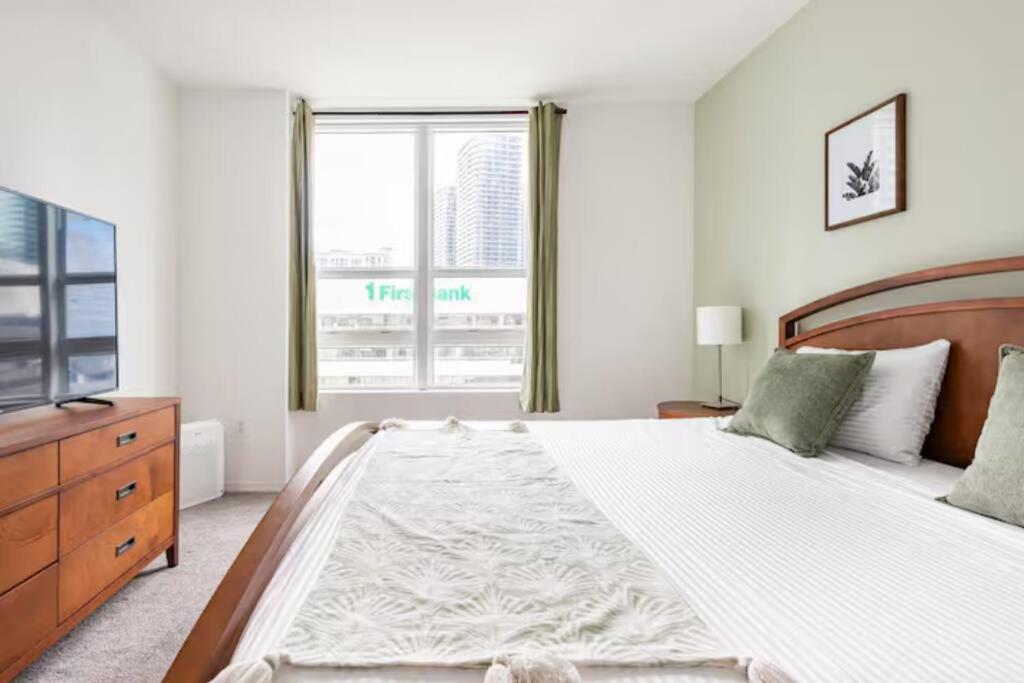 Brickell High Rise Living at its best! w/ Pool Gym