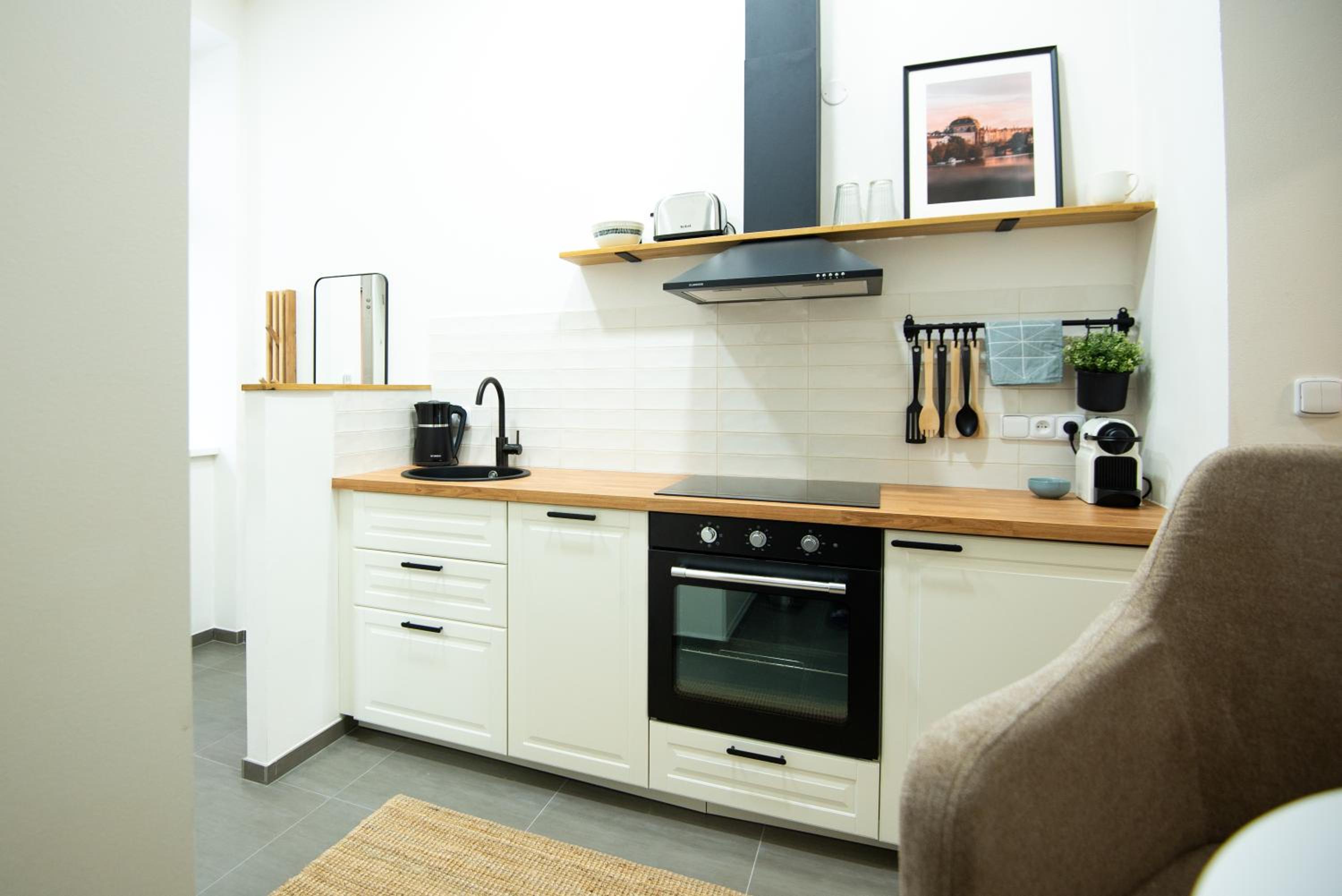 Modern & spacious apartment near the old town