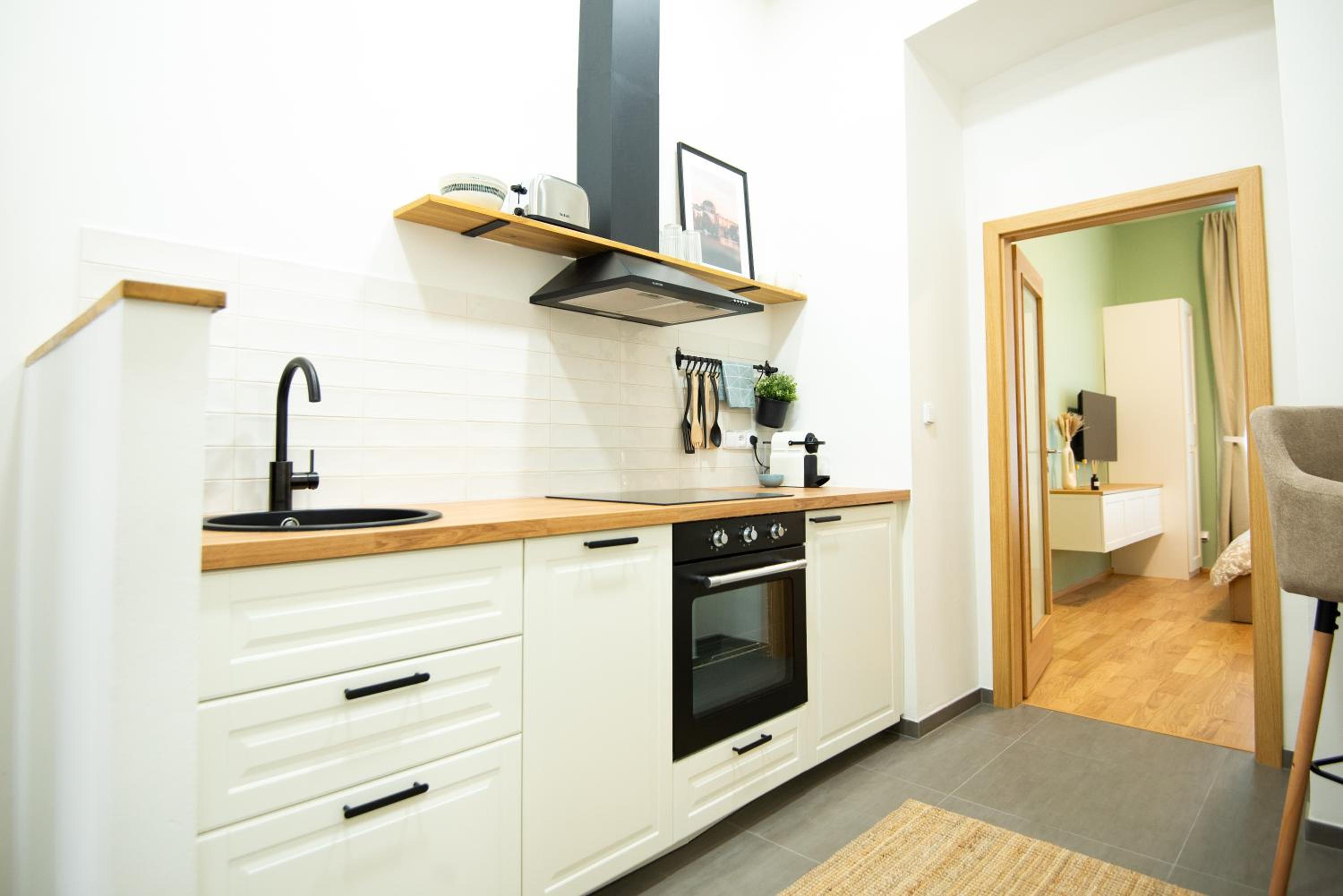 Modern & spacious apartment near the old town
