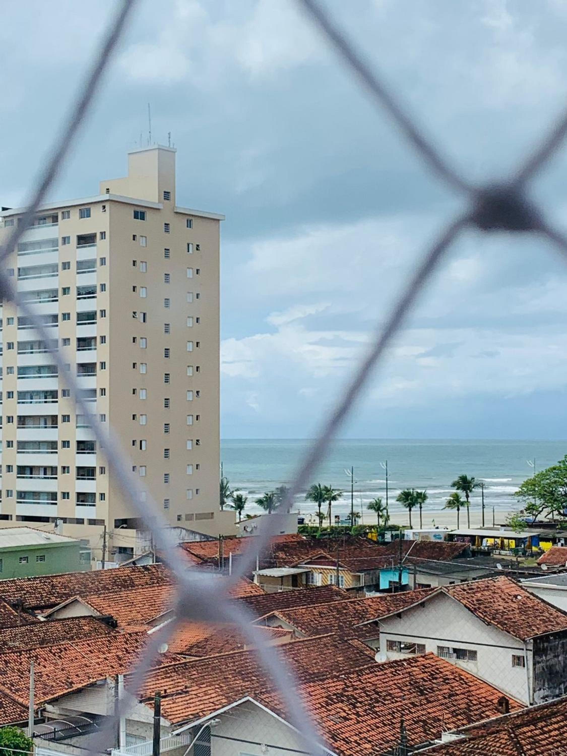 Lindo apartamento com piscina, perto da praia