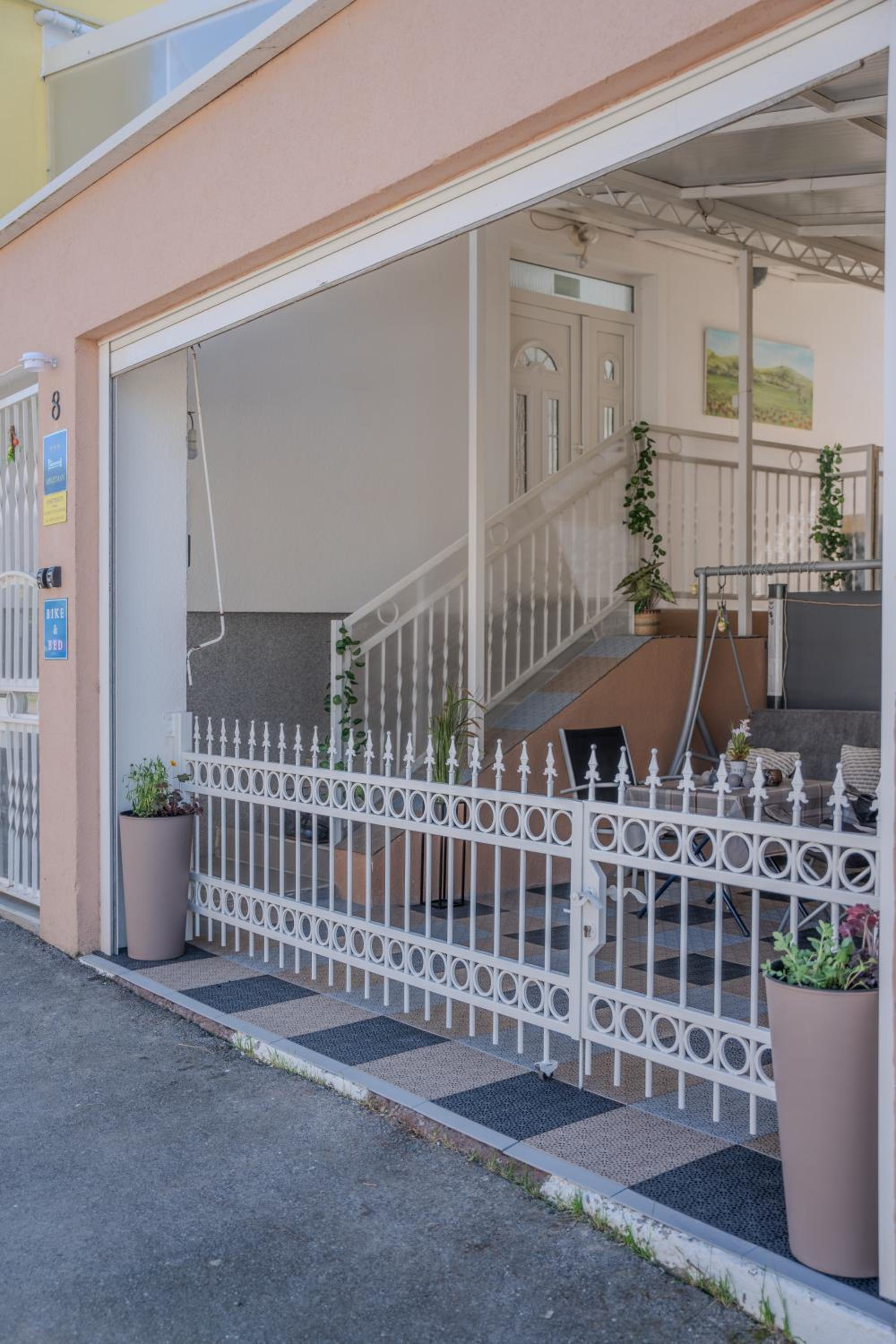 Hotel Apartmani "A View to the Danube" - Image 1