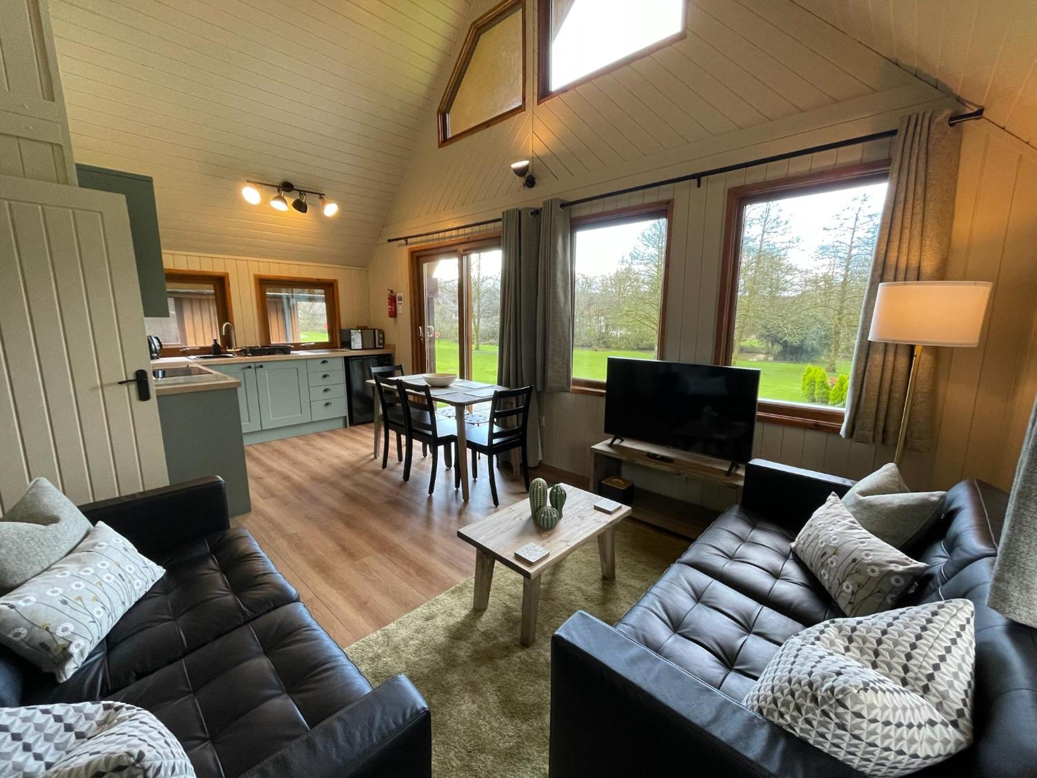 RoseTree Lodge 3 bed Sleeps 6 view 4
