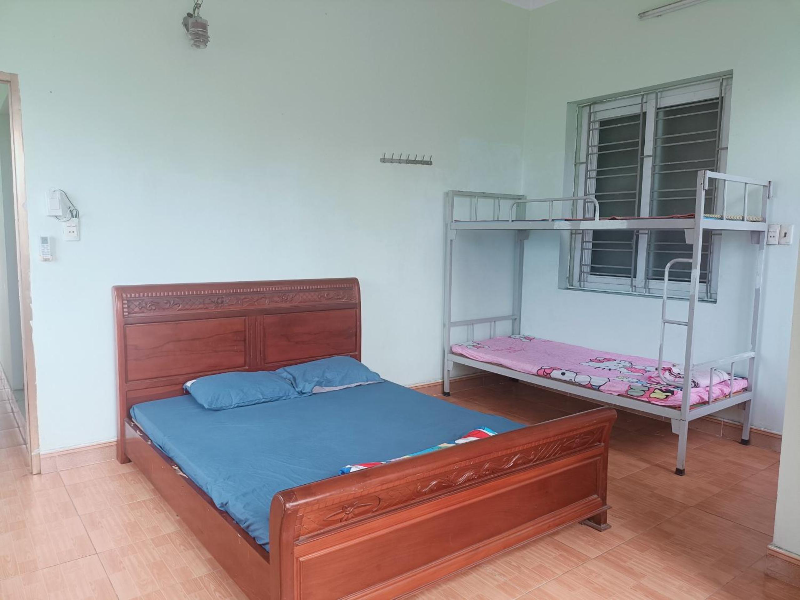 Bee Hostel