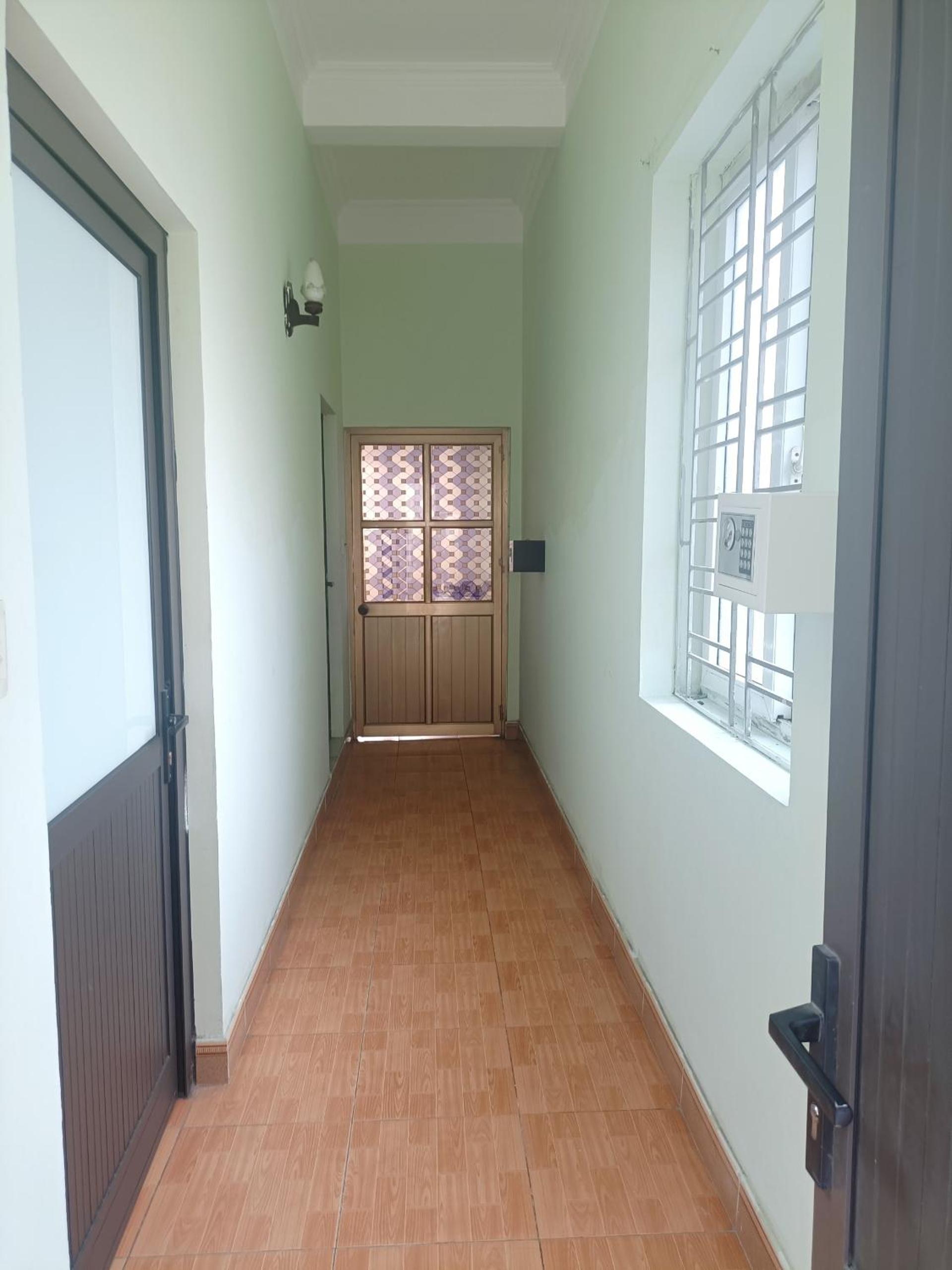 Bee Hostel