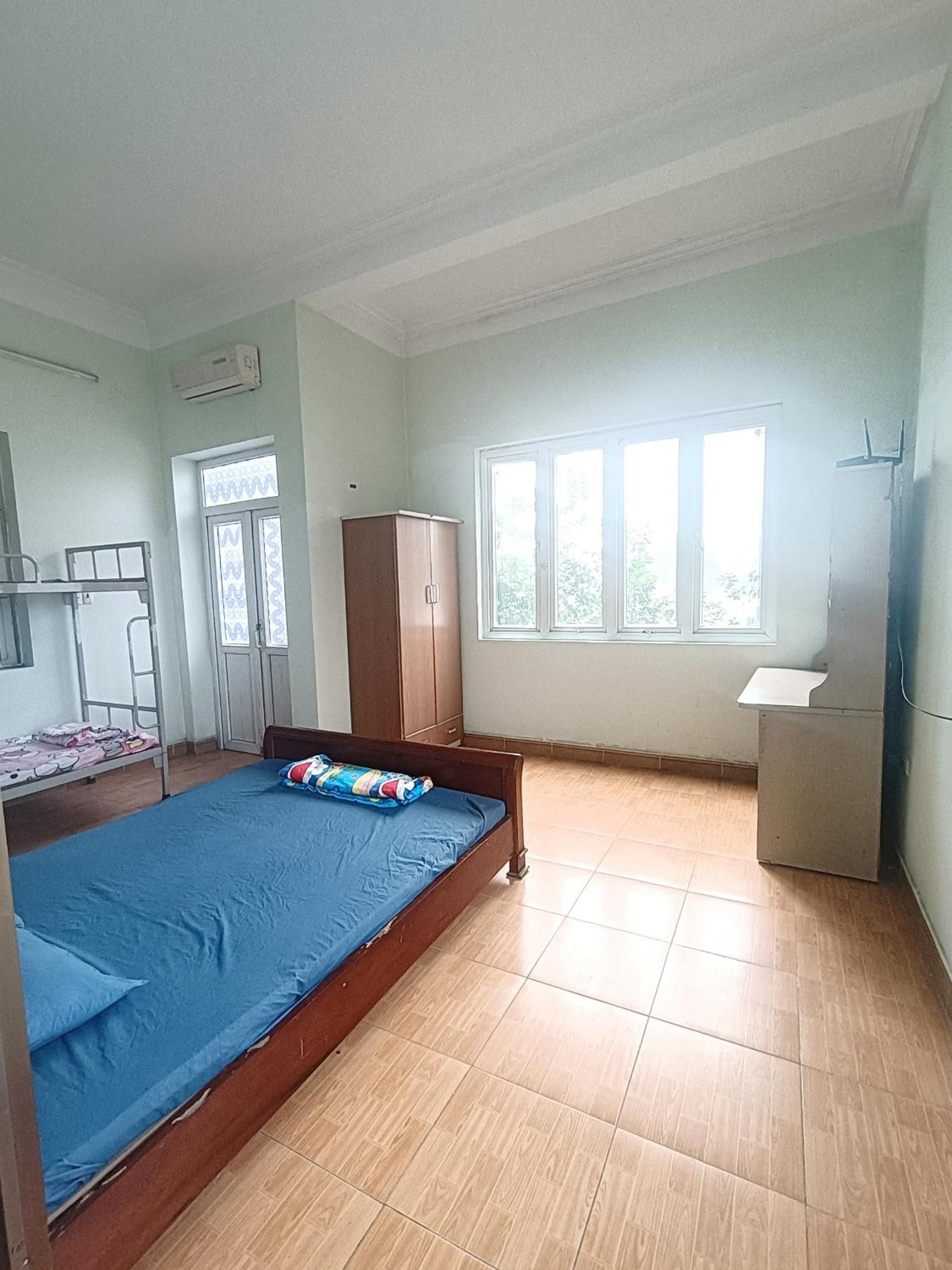Bee Hostel