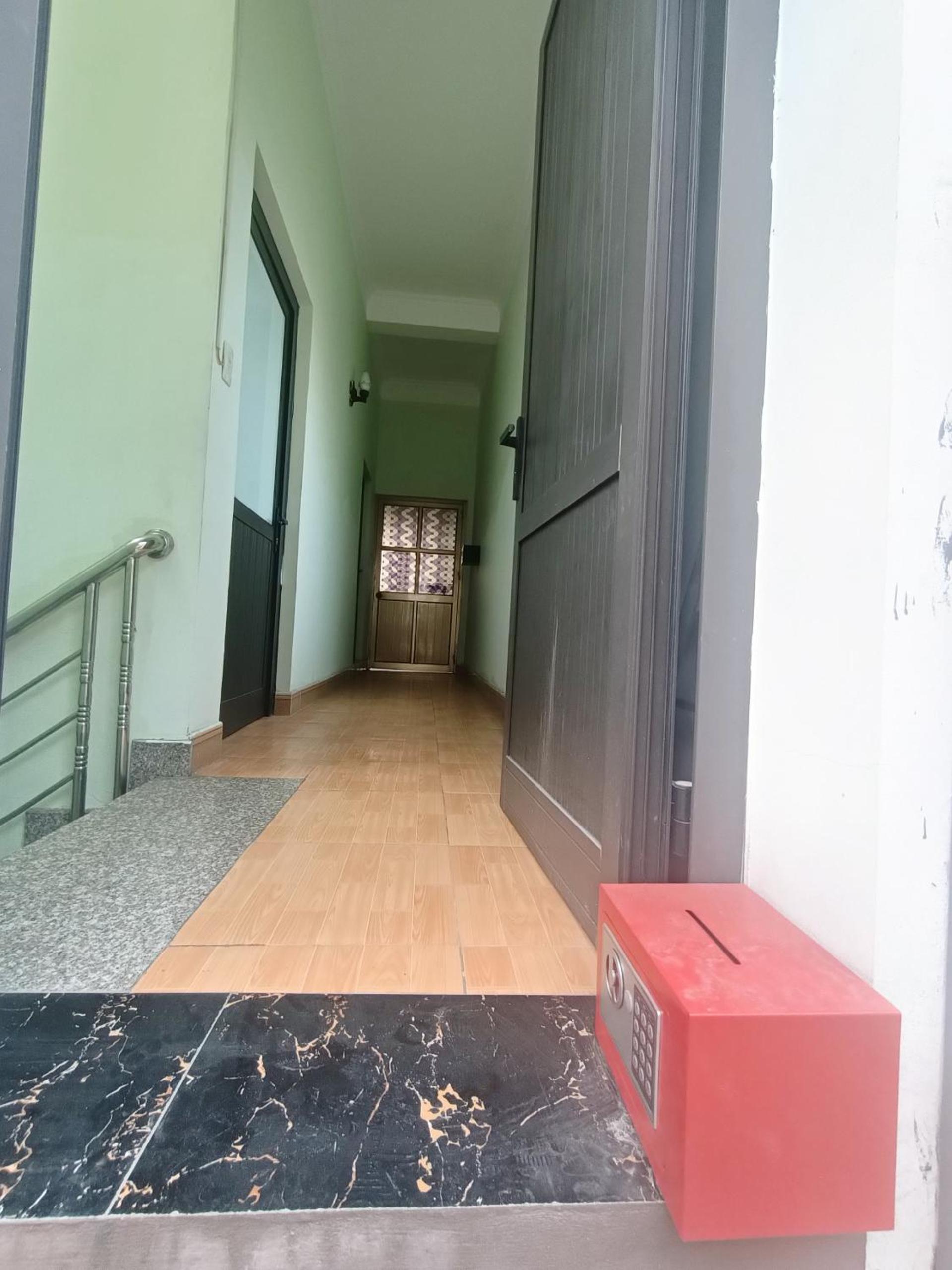 Bee Hostel