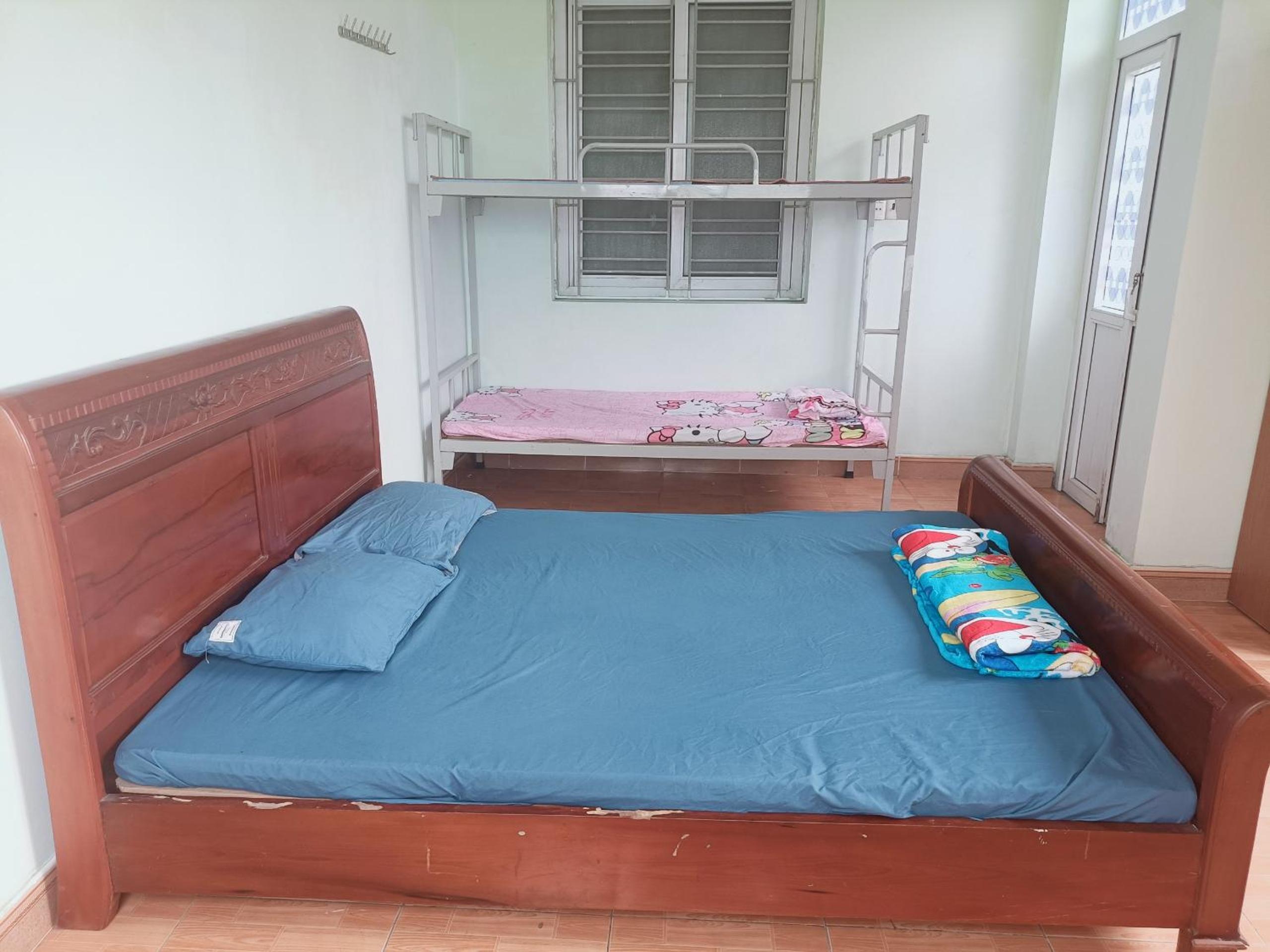 Bee Hostel