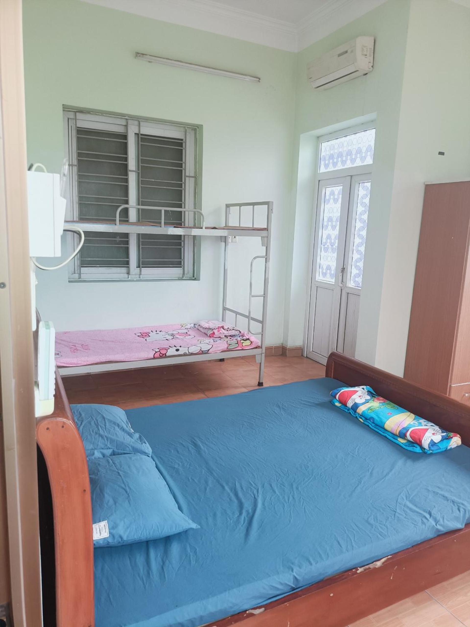 Bee Hostel