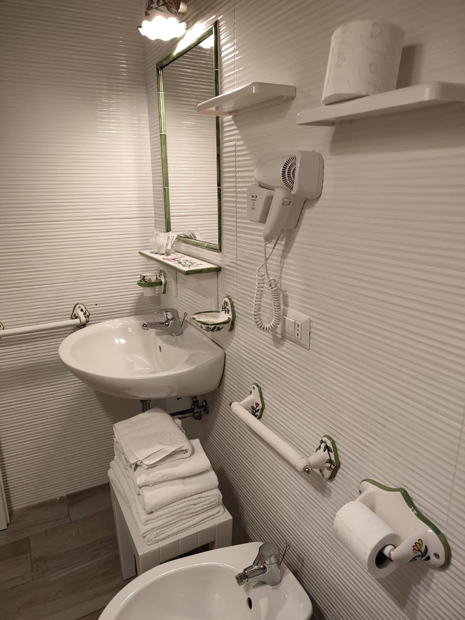 B & B Amore en Vietri — bathroom