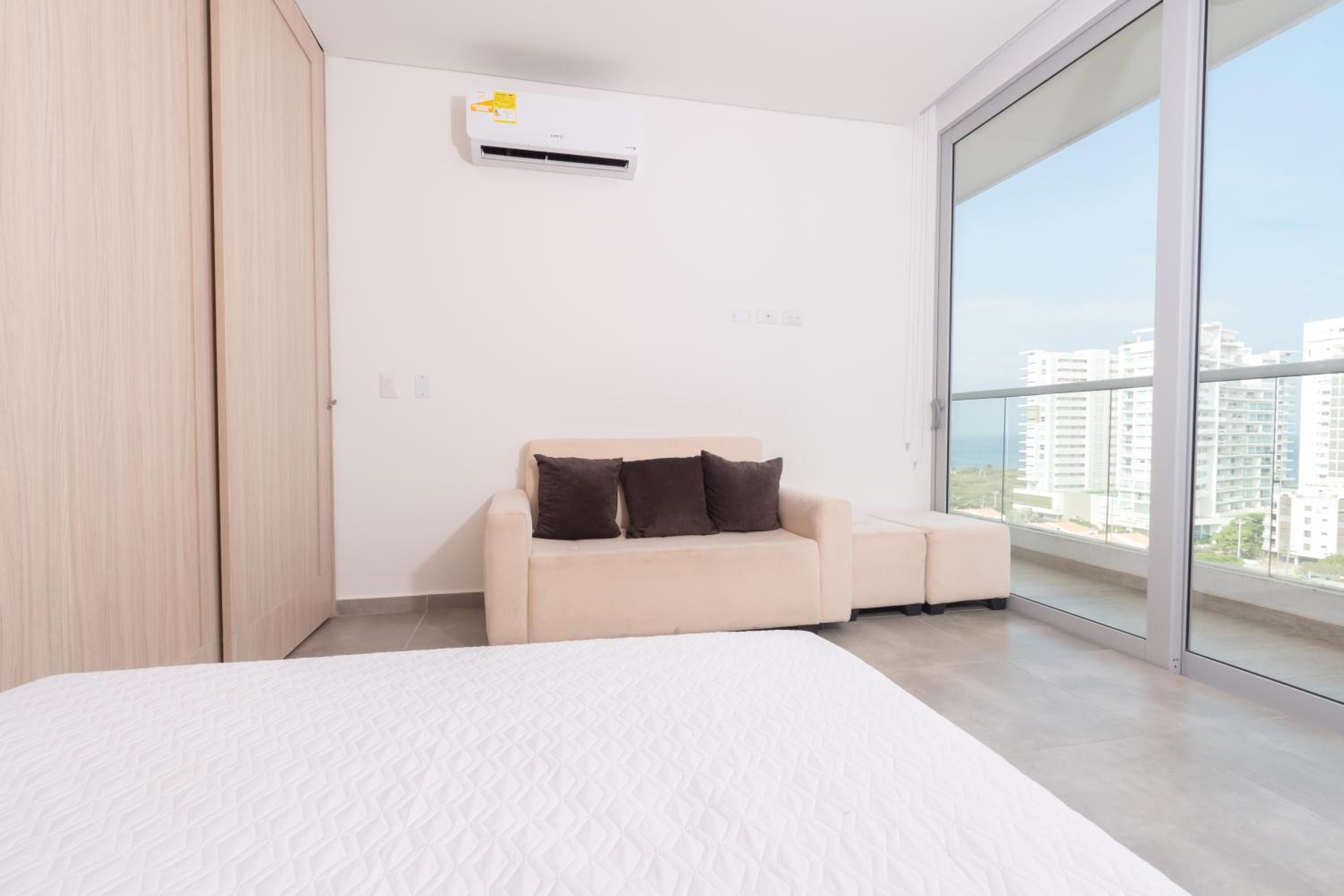 Beachside Bliss: Salguero Suites