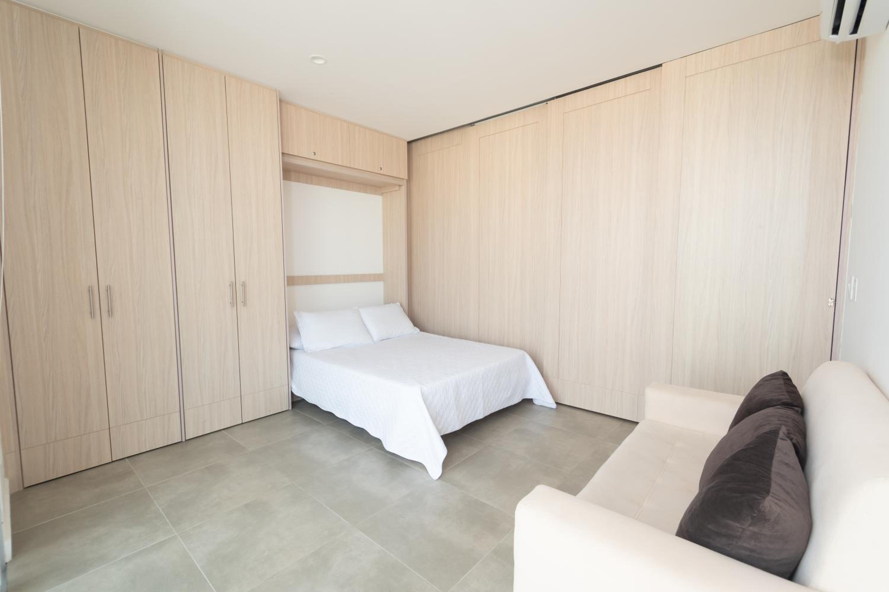 Beachside Bliss: Salguero Suites