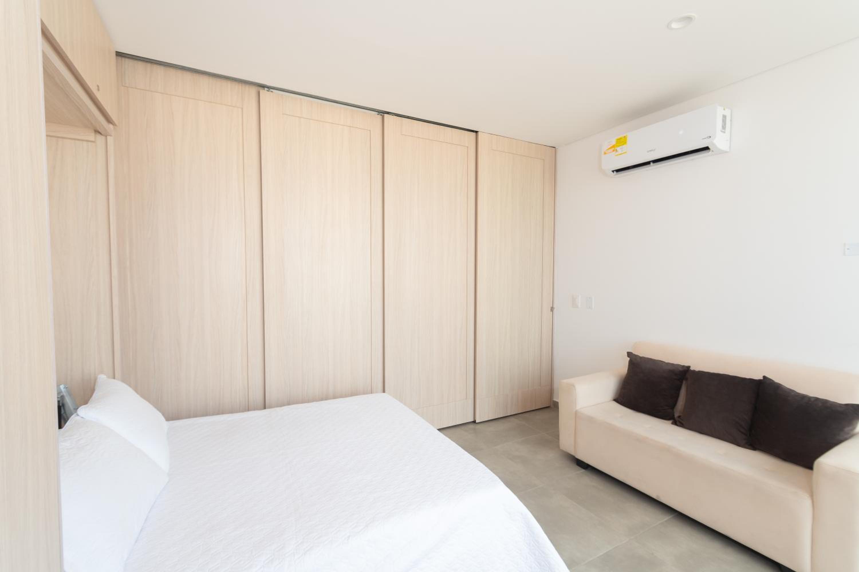 Beachside Bliss: Salguero Suites