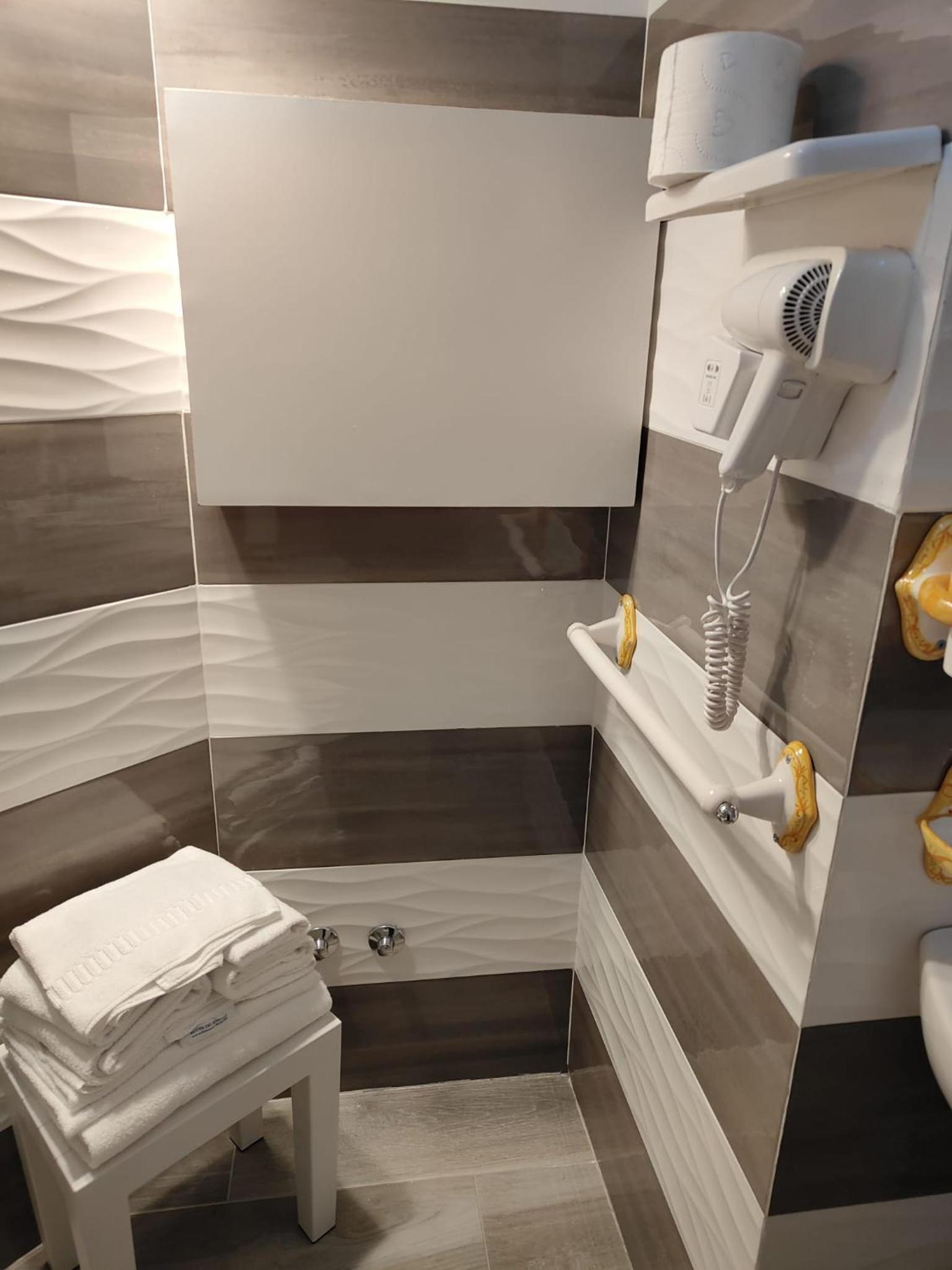 B & B Amore en Vietri — bathroom