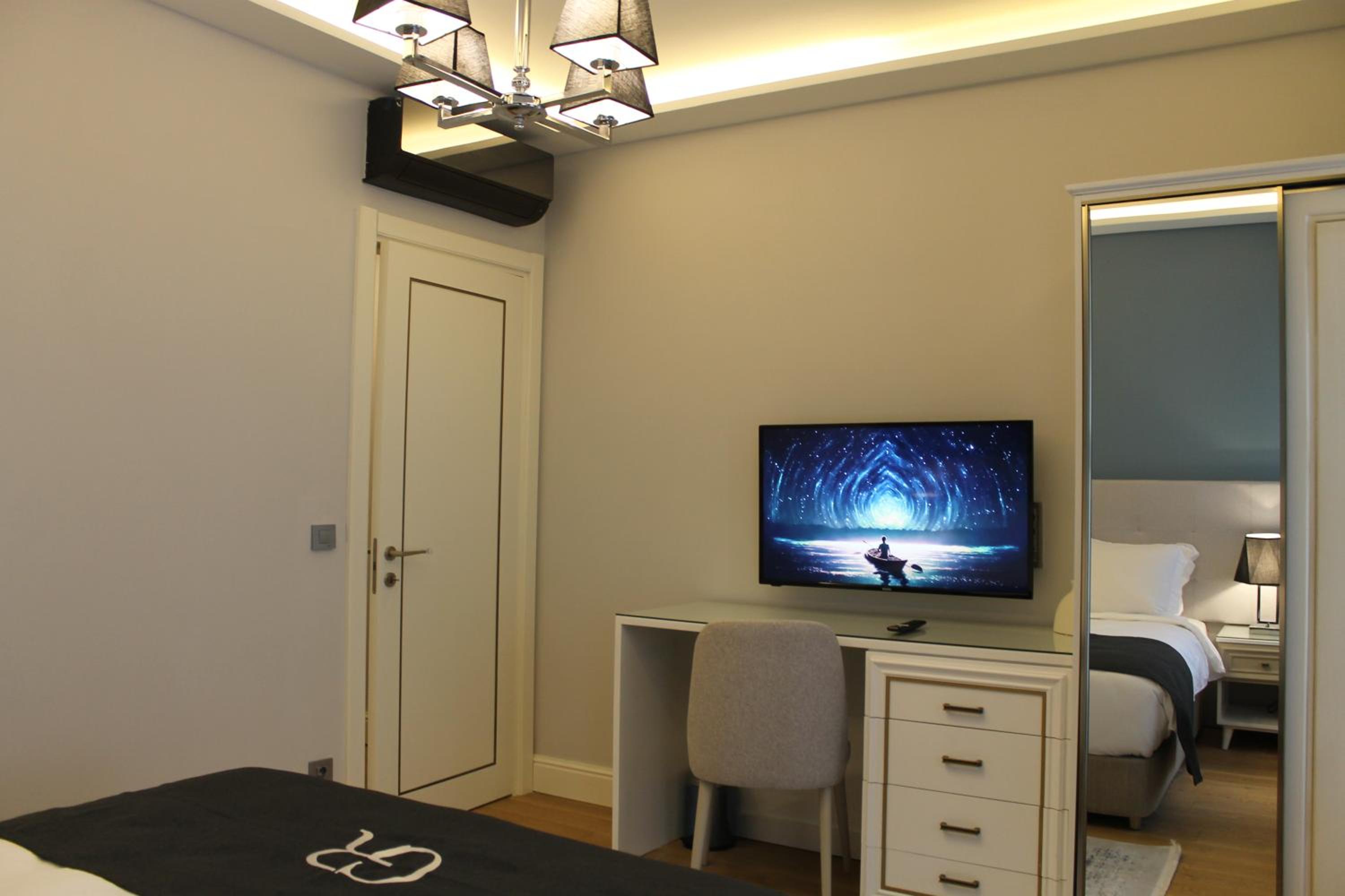 Garlon Residence - Image 254