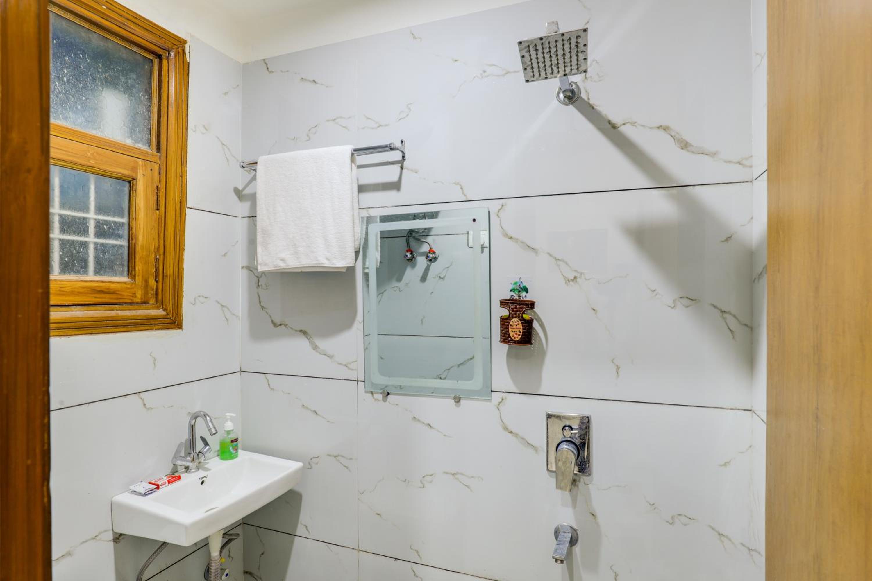 Premium 2bhk near Airport, Manipal Hospital, Venkatesh Hospital and Yashobhoomi Convention Centre view 4