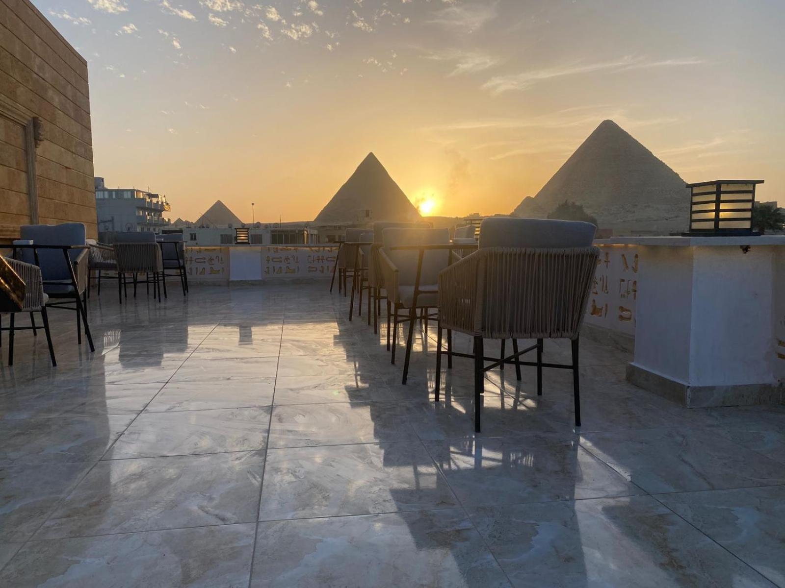 Queen Ash Pyramid View INN