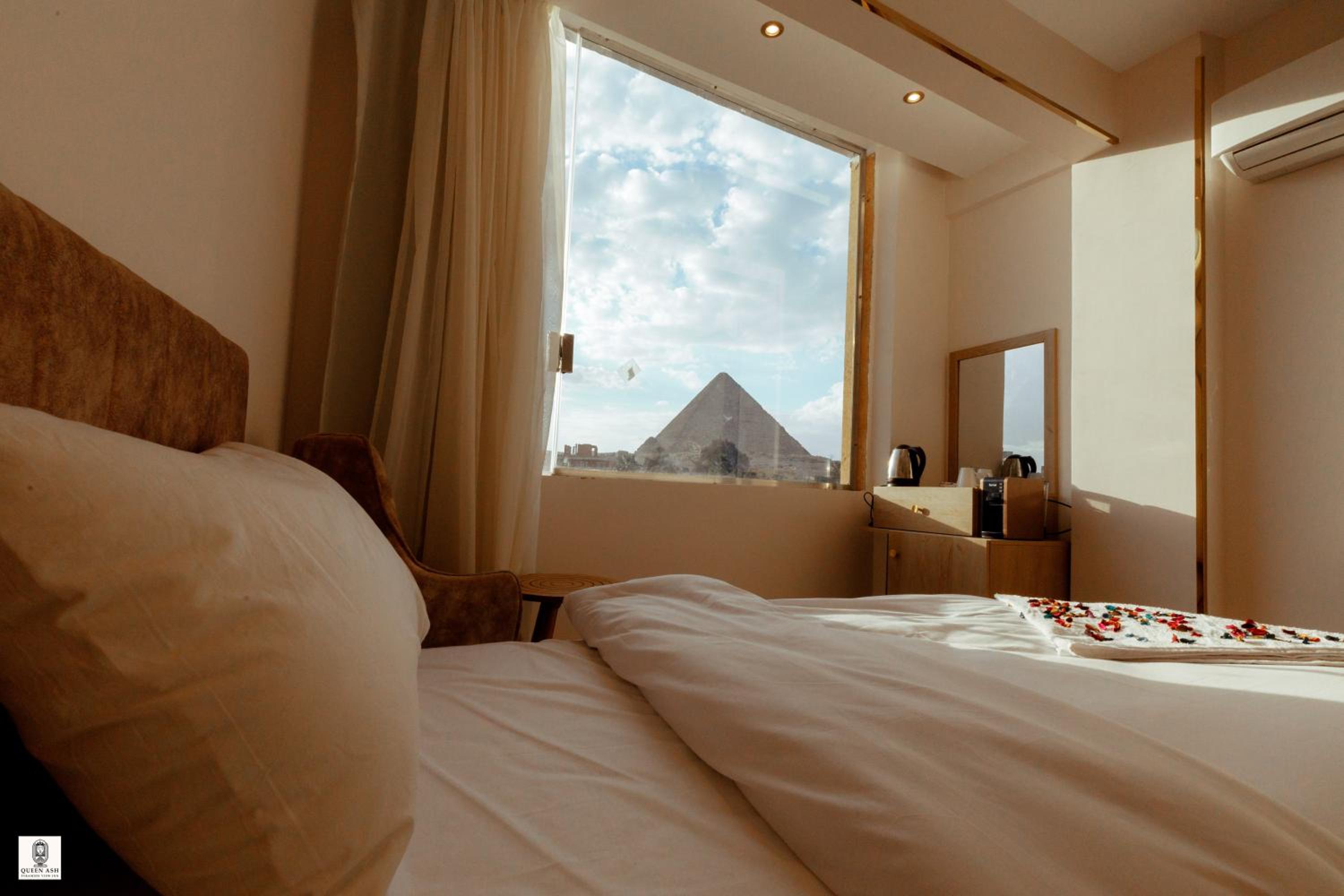 Queen Ash Pyramid View INN
