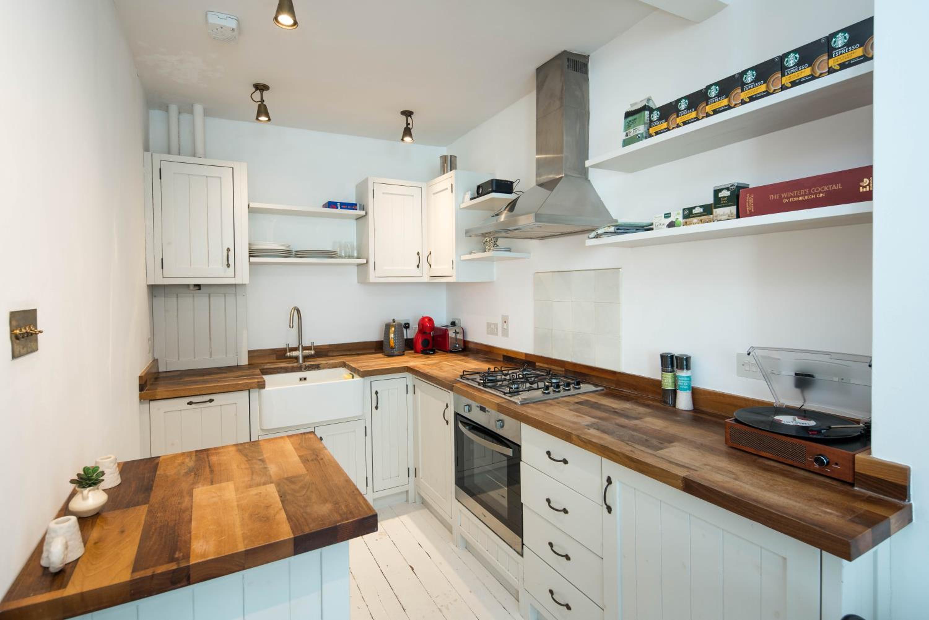 Charming 2-Bed Flat in the heart of Nottinghill - Steps from Portobello Rd Market and NottingHill Bookshop