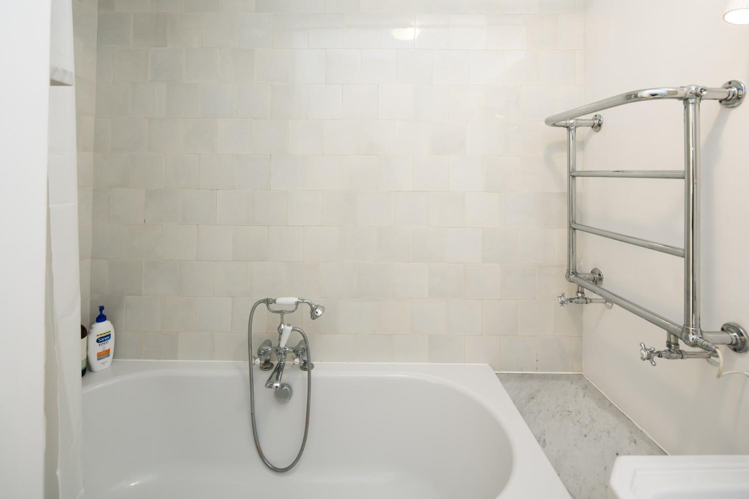 Charming 2-Bed Flat in the heart of Nottinghill - Steps from Portobello Rd Market and NottingHill Bookshop